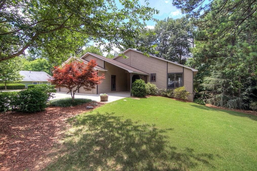 3 bedroom, 1,886 sq ft single family residence sold at 10900 Spotted Pony Trail, Johns Creek, GA 30022