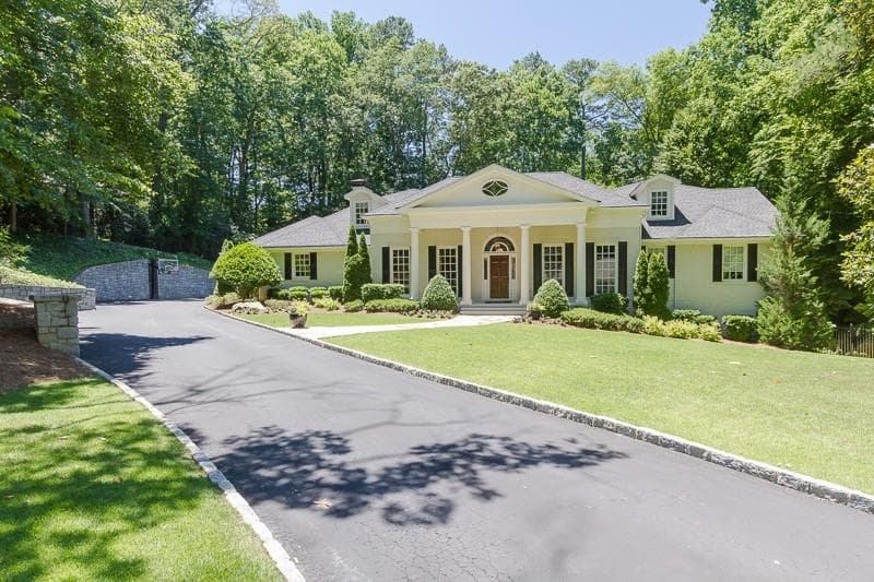 5 bedroom, 5,870 sq ft single family residence sold at 3668 Castlegate Drive, Atlanta, GA 30327