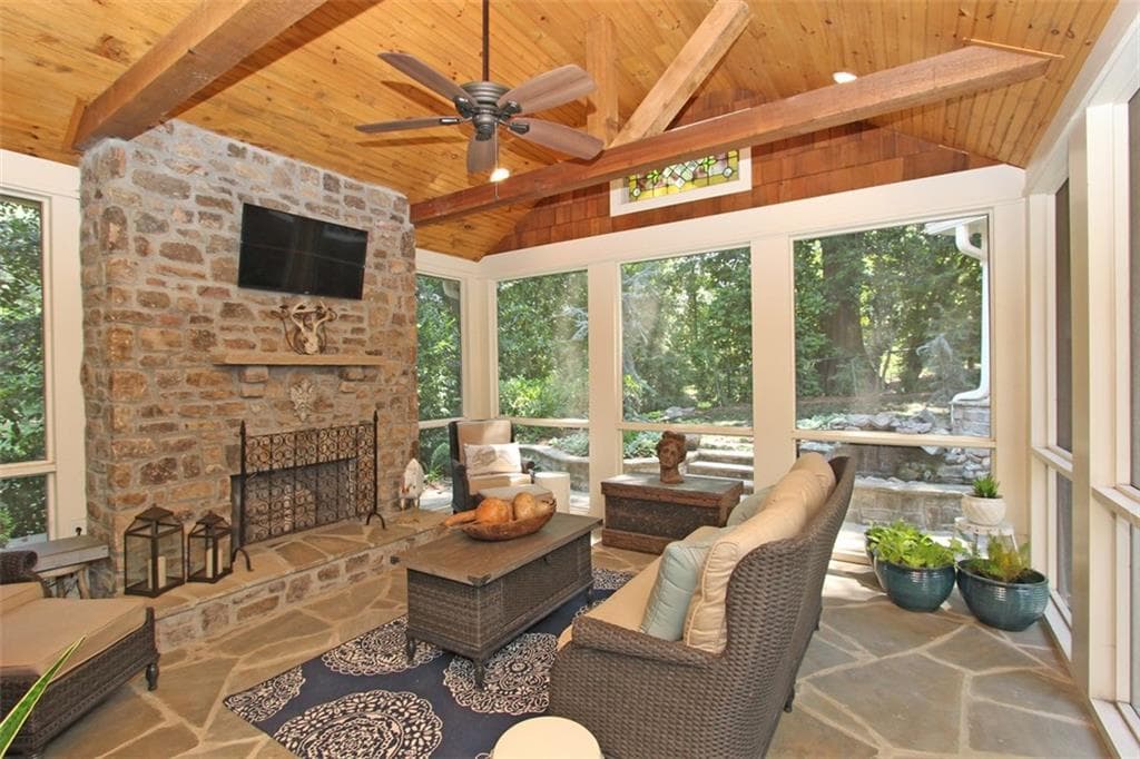 3 bedroom, 2,243 sq ft single family residence sold at 2335 Howell Mill Road, Atlanta, GA 30318