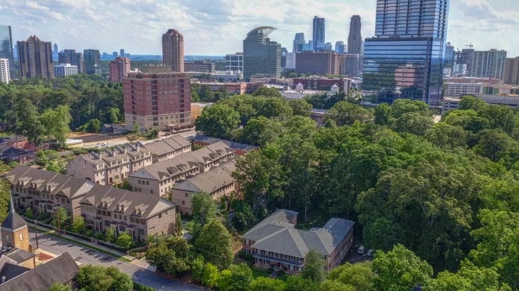 3 bedroom, 3,420 sq ft condominium sold at 3710 Narmore Drive 1, Atlanta, GA 30319