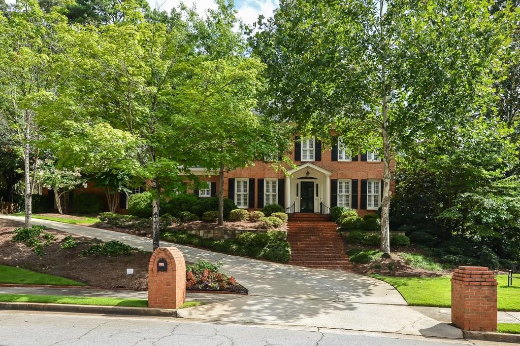 5 bedroom, 5,282 sq ft single family residence sold at 3403 W Paces Ferry Court, Atlanta, GA 30327