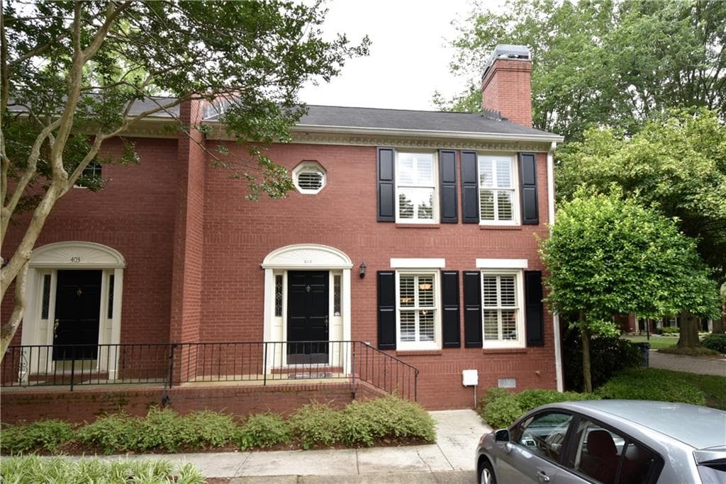 2 bedroom, 1,784 sq ft townhouse sold at 404 Defoors Mill Drive, Atlanta, GA 30318