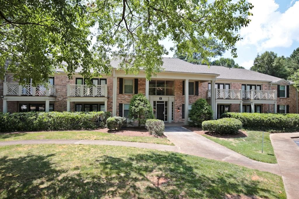 2 bedroom, 1,036 sq ft condominium sold at 3650 Ashford Dunwoody Road 618, Atlanta, GA 30319
