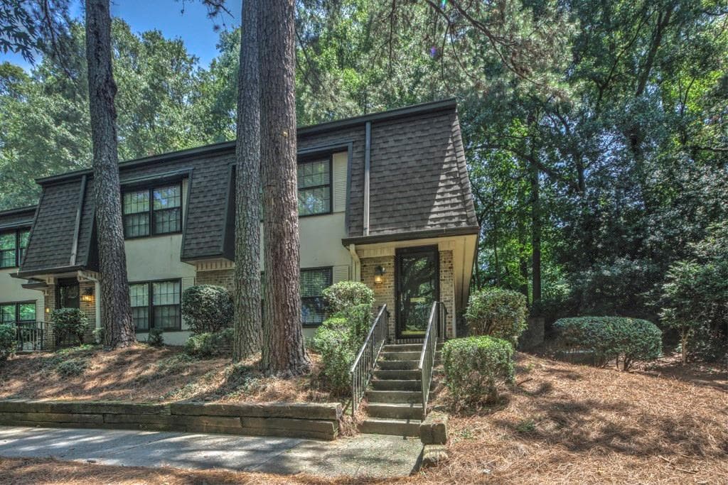 2 bedroom, 1,252 sq ft condominium sold at 12 Arpege Way, Atlanta, GA 30327