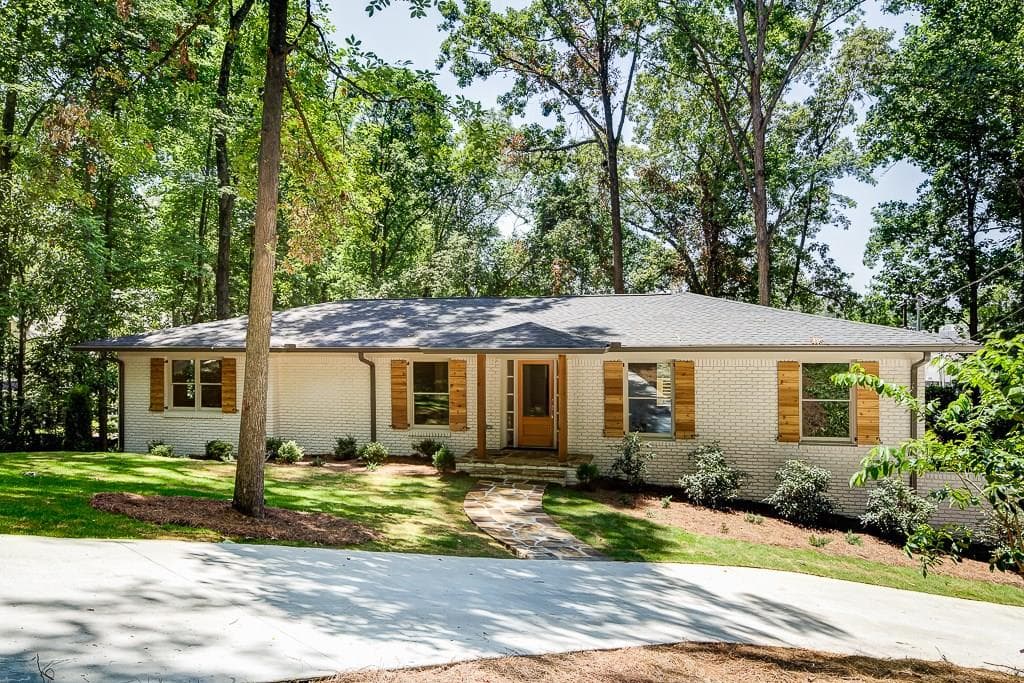 4 bedroom, 2,450 sq ft single family residence sold at 534 Argonne Drive, Atlanta, GA 30305