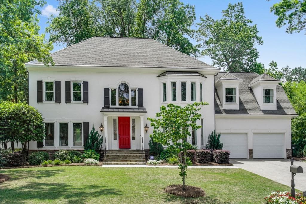 6 bedroom, 3,867 sq ft single family residence sold at 1328 Battleview Drive, Atlanta, GA 30327