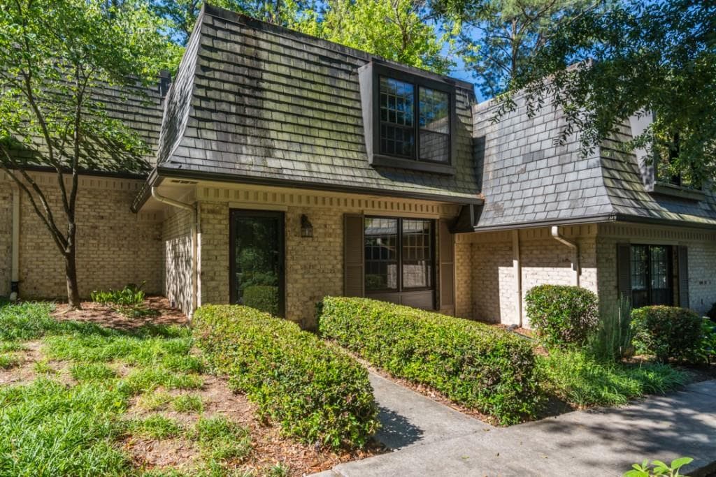 2 bedroom, 1,100 sq ft condominium sold at 46 Cantey Place, Atlanta, GA 30327