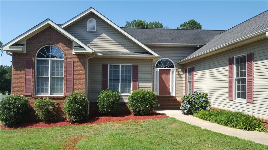 98 Bradford Place, Lavonia, GA 30553 — most recent listing photo