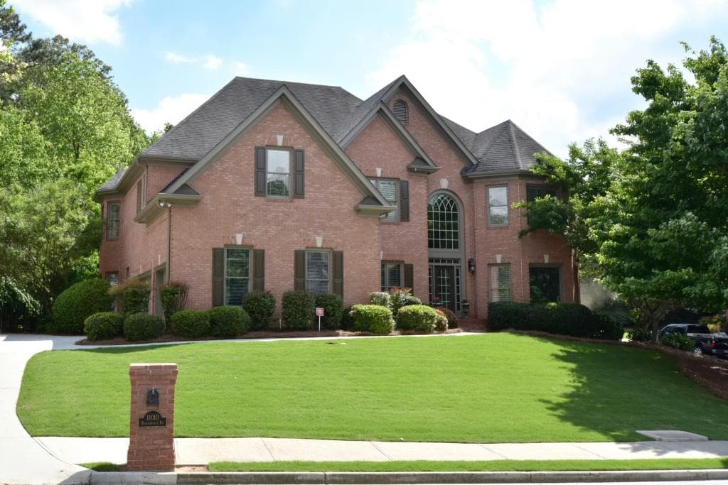 6 bedroom single family residence sold at 11010 Bracebridge Road, Alpharetta, GA 30022