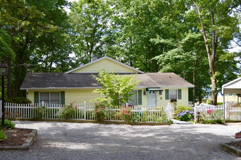 3 bedroom single family residence sold at 6625 George Ingram Drive, Gainesville, GA 30506