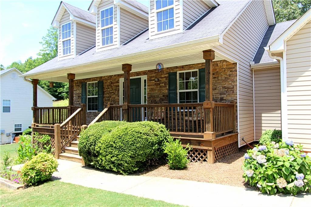 4 bedroom single family residence sold at 320 Burgess Mill Trail, Suwanee, GA 30024