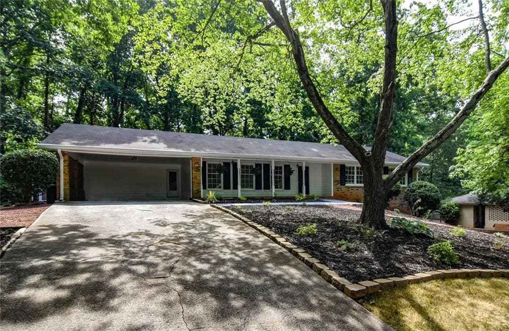 3 bedroom, 1,553 sq ft single family residence sold at 1415 Driftwood Court, Roswell, GA 30075