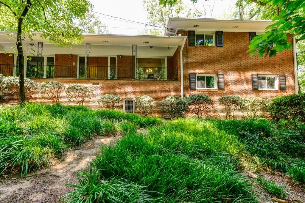 95 Bonnie Lane, Sandy Springs, GA 30328 — most recent listing photo