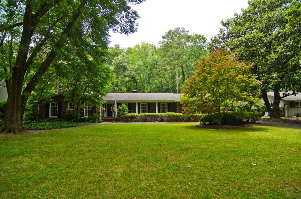 3 bedroom, 2,070 sq ft single family residence sold at 1004 Peachtree Battle Circle, Atlanta, GA 30327