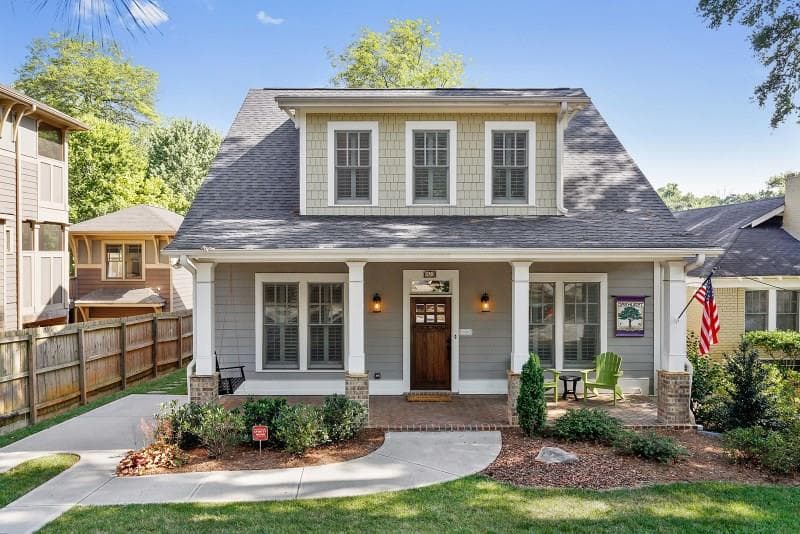 4 bedroom, 2,652 sq ft single family residence sold at 1423 Oakview Road, Decatur, GA 30030