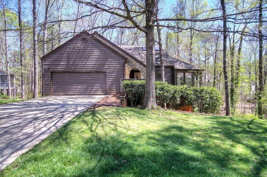 4 bedroom, 2,501 sq ft single family residence sold at 2668 Stonebrook Court, Roswell, GA 30075