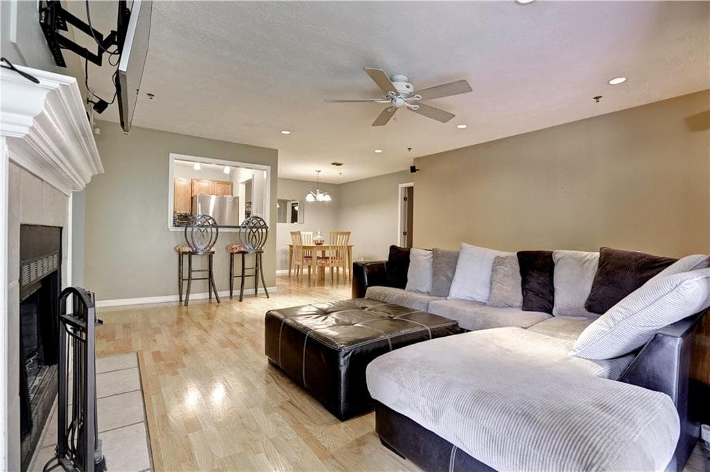 2 bedroom, 1,270 sq ft condominium sold at 2697 Vinings Central Drive 61, Atlanta, GA 30339