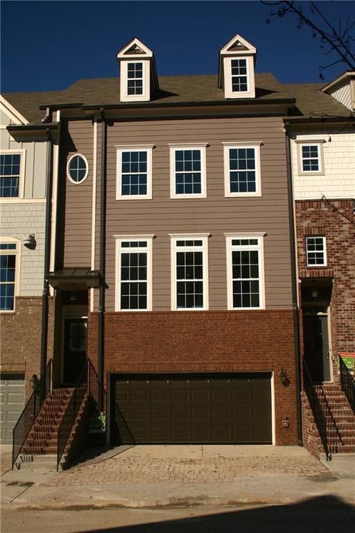 3 bedroom, 2,464 sq ft townhouse sold at 2132 Old Georgian Terrace 282, Atlanta, GA 30318