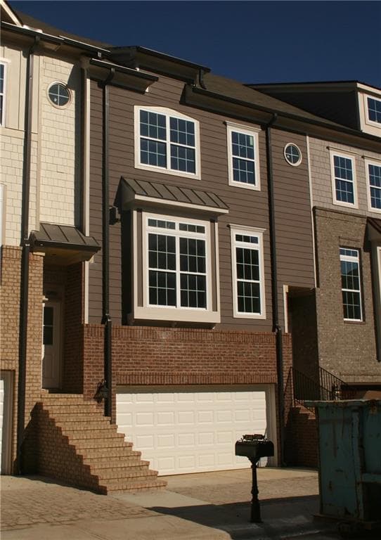 3 bedroom, 2,464 sq ft townhouse sold at 2146 Old Georgian Terrace 289, Atlanta, GA 30318