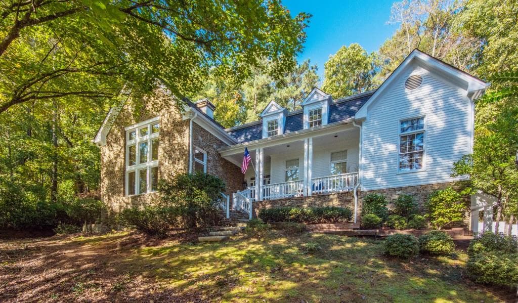 5 bedroom, 4,589 sq ft single family residence sold at 10 Cliffside Crossing, Atlanta, GA 30350