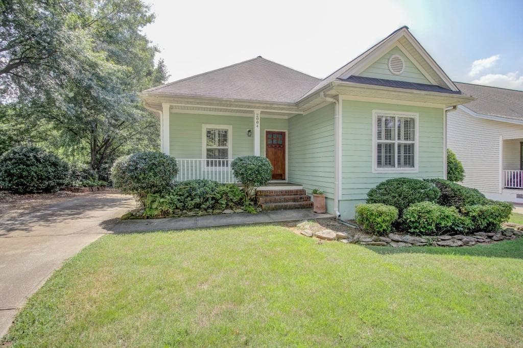 3 bedroom single family residence sold at 2004 Whittier Avenue, Atlanta, GA 30318