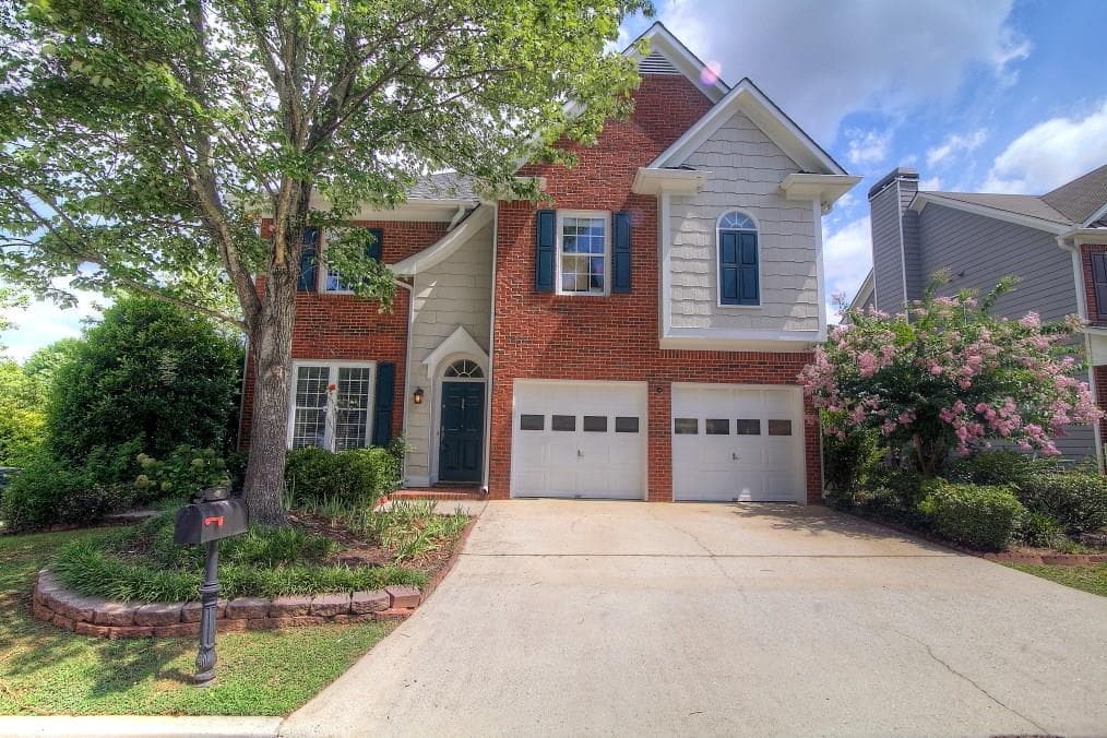 4 bedroom, 2,560 sq ft single family residence sold at 2 Renfroe Court, Decatur, GA 30030