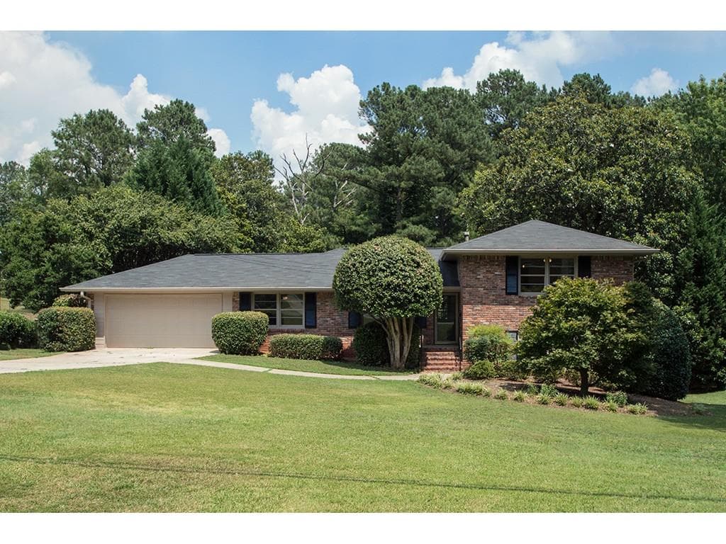 4 bedroom, 2,026 sq ft single family residence sold at 1965 Chesterfield Drive, Atlanta, GA 30345