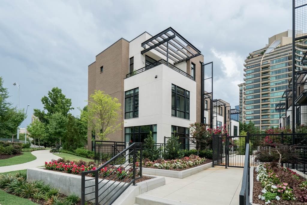 3 bedroom, 3,945 sq ft townhouse sold at 721 Longleaf Drive 11, Atlanta, GA 30342