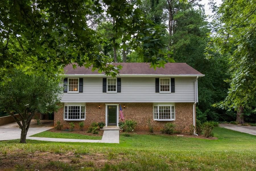 4 bedroom, 2,444 sq ft single family residence sold at 5027 Chestnut Forest Court, Dunwoody, GA 30360