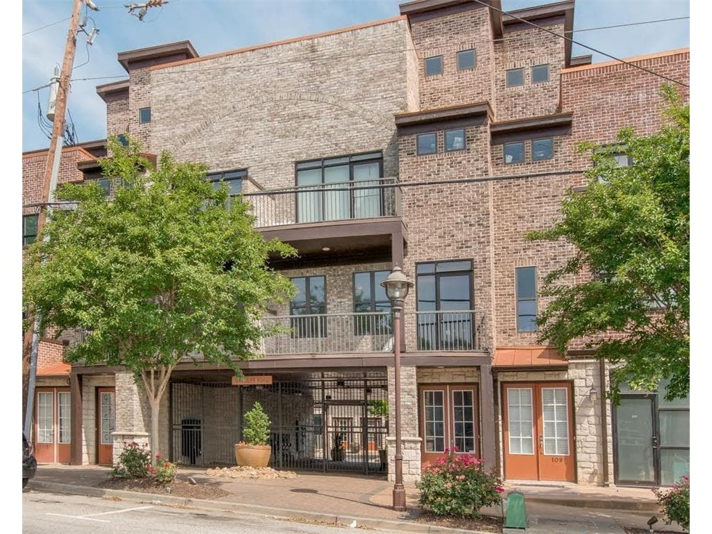 2 bedroom, 1,806 sq ft townhouse sold at 1199 Huff Road 110, Atlanta, GA 30318