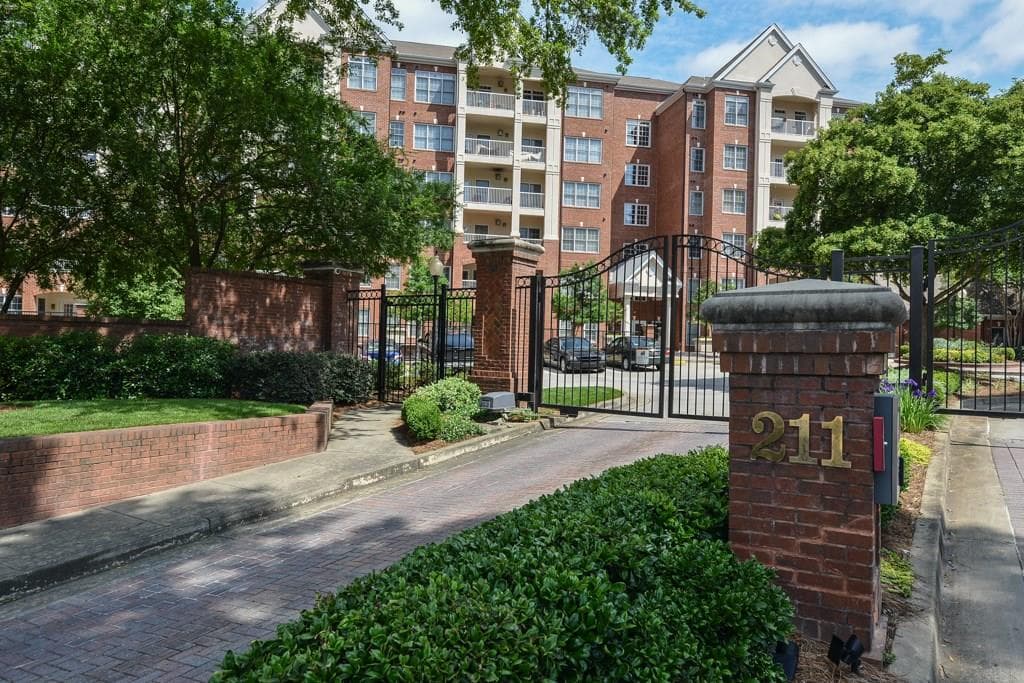 2 bedroom, 1,556 sq ft condominium sold at 211 Colonial Homes Drive 2101, Atlanta, GA 30309