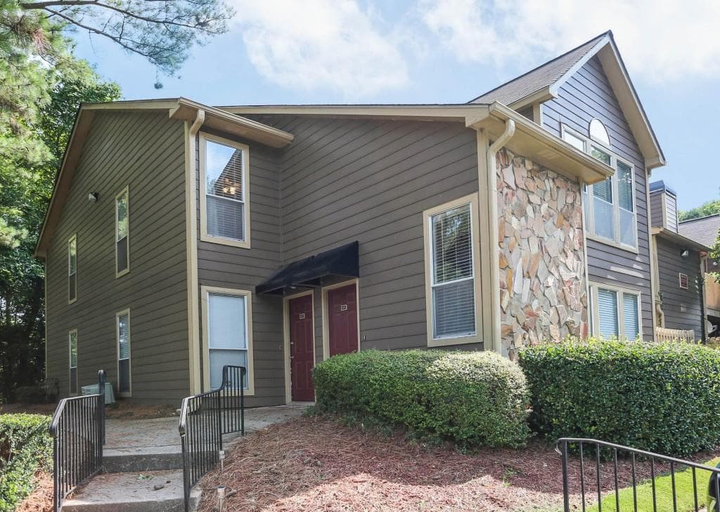 2 bedroom, 1,360 sq ft condominium sold at 4013 Canyon Point Circle, Roswell, GA 30076