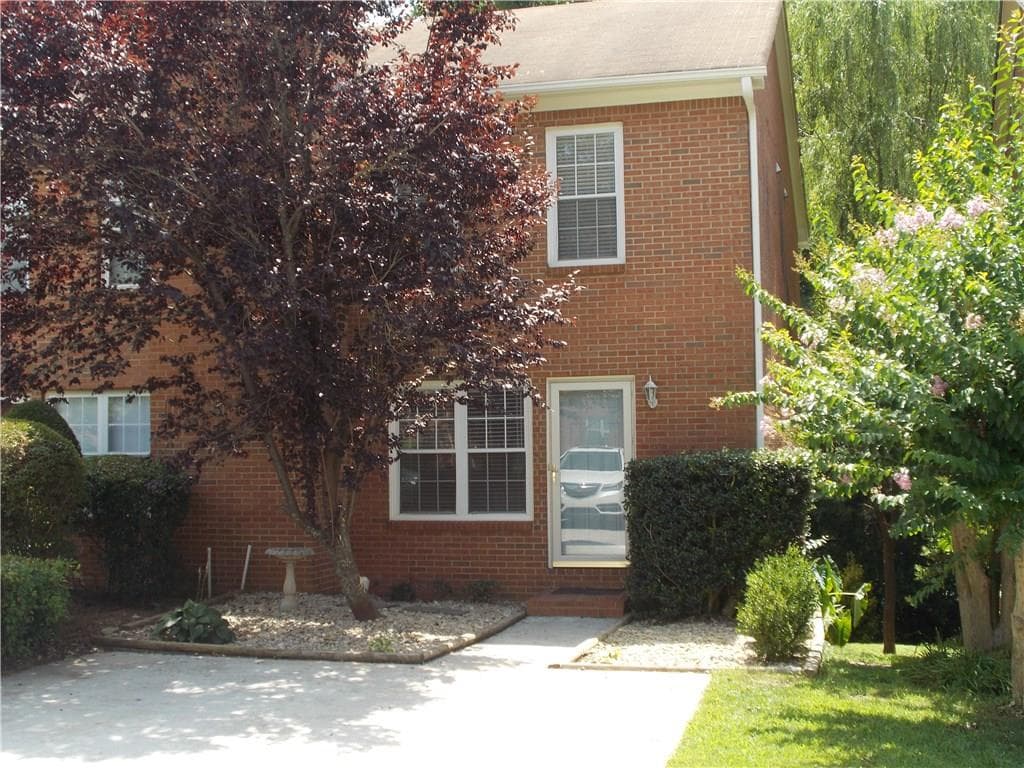2 bedroom, 1,960 sq ft townhouse sold at 102 Davis Mill Court, Lawrenceville, GA 30044