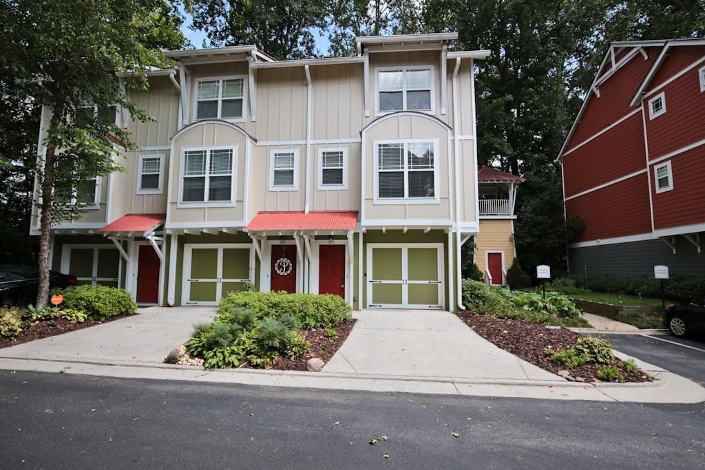 2 bedroom townhouse sold at 380 Grant Circle 203, Atlanta, GA 30315