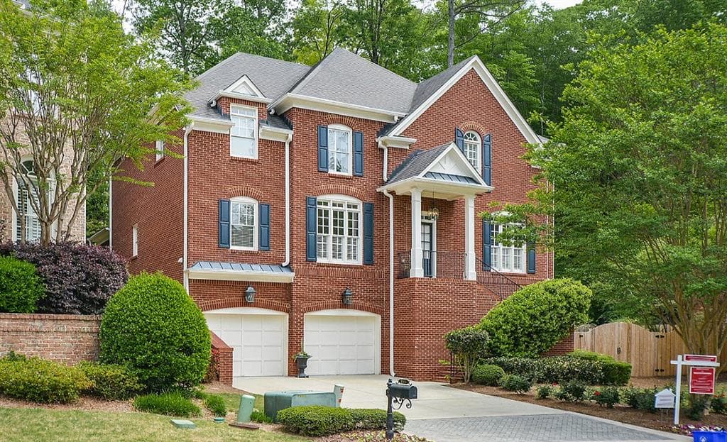 5 bedroom, 4,400 sq ft single family residence sold at 3316 Windsor Lake Drive, Brookhaven, GA 30319