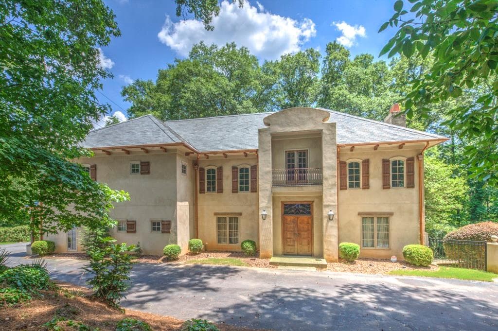 5 bedroom single family residence sold at 2875 Ridgewood Circle, Atlanta, GA 30327