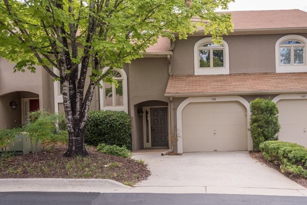 2 bedroom, 1,518 sq ft townhouse sold at 1160 Brookhaven Woods Court, Brookhaven, GA 30319