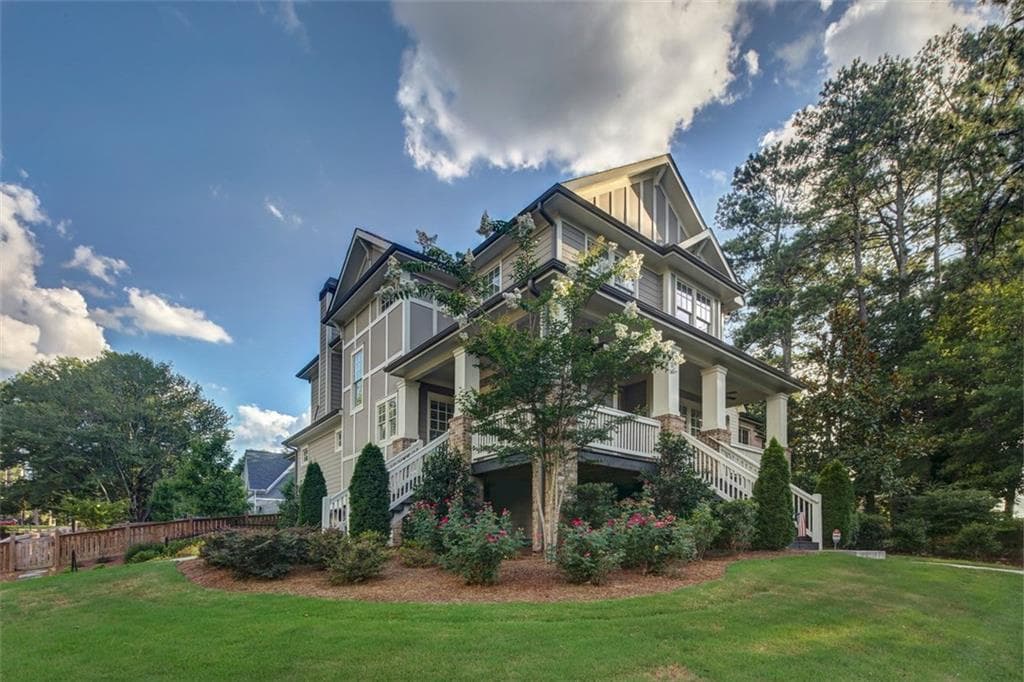 5 bedroom, 4,312 sq ft single family residence sold at 1531 Dresden Drive, Brookhaven, GA 30319
