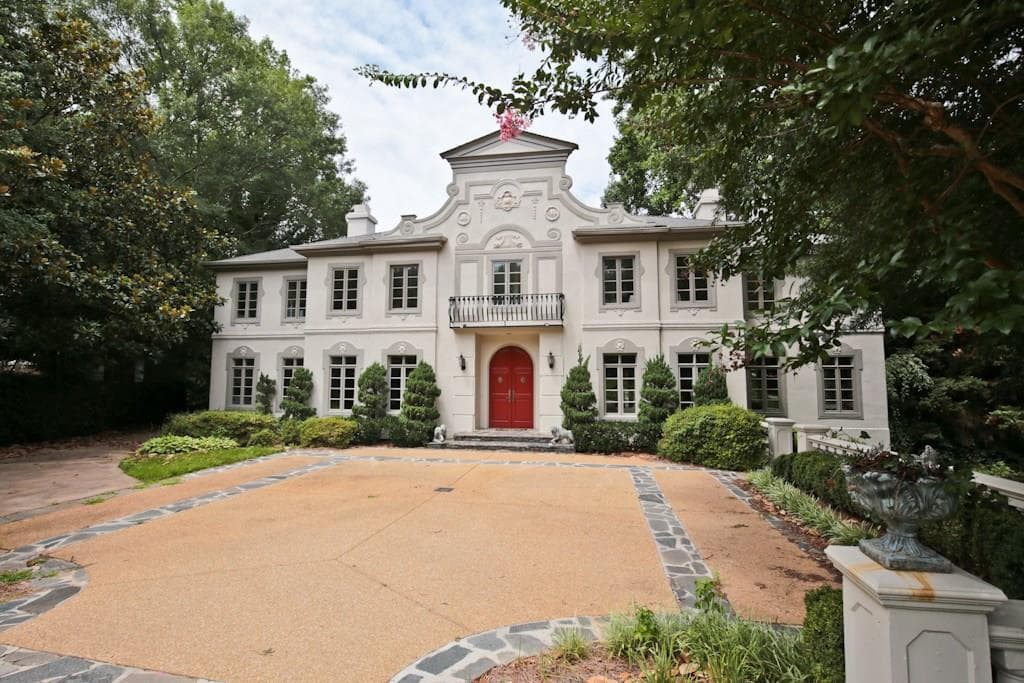 4 bedroom, 5,557 sq ft single family residence sold at 2760 Carmon On Wesley, Atlanta, GA 30327