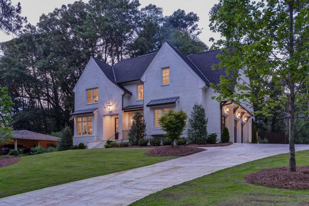5 bedroom, 4,808 sq ft single family residence sold at 1287 Battleview Drive, Atlanta, GA 30327