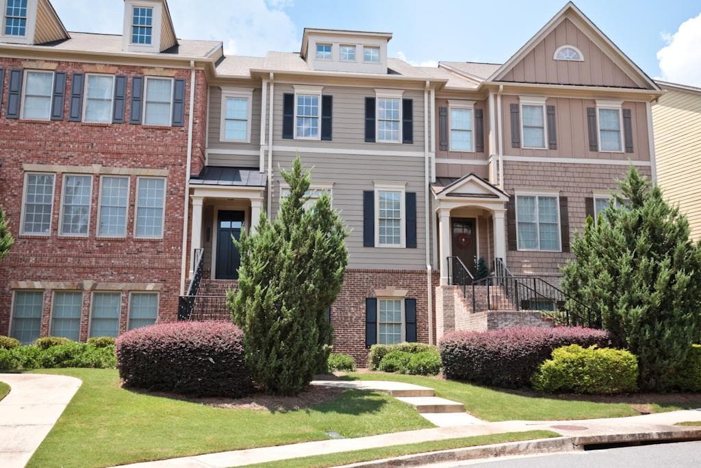 3 bedroom, 2,769 sq ft townhouse sold at 3868 Felton Hill Road, Smyrna, GA 30082