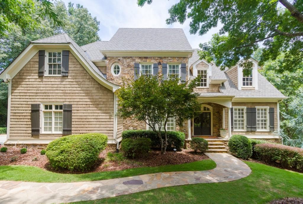 6 bedroom, 6,704 sq ft single family residence sold at 805 Haven Oaks Court, Atlanta, GA 30342