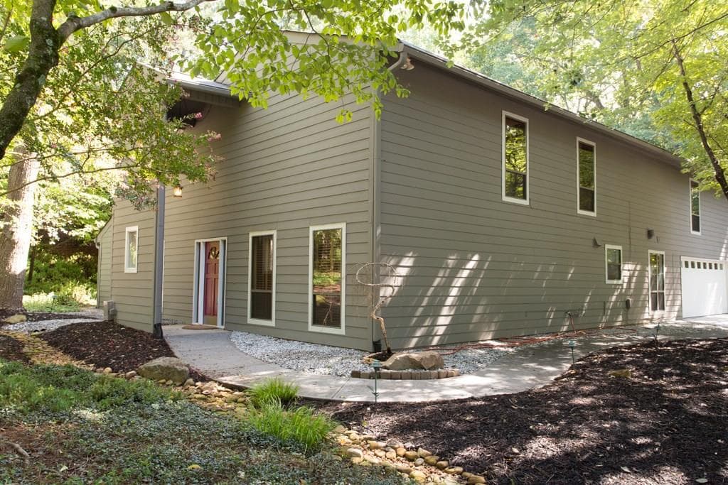 3 bedroom, 3,108 sq ft single family residence sold at 9040 Martin Road, Roswell, GA 30076