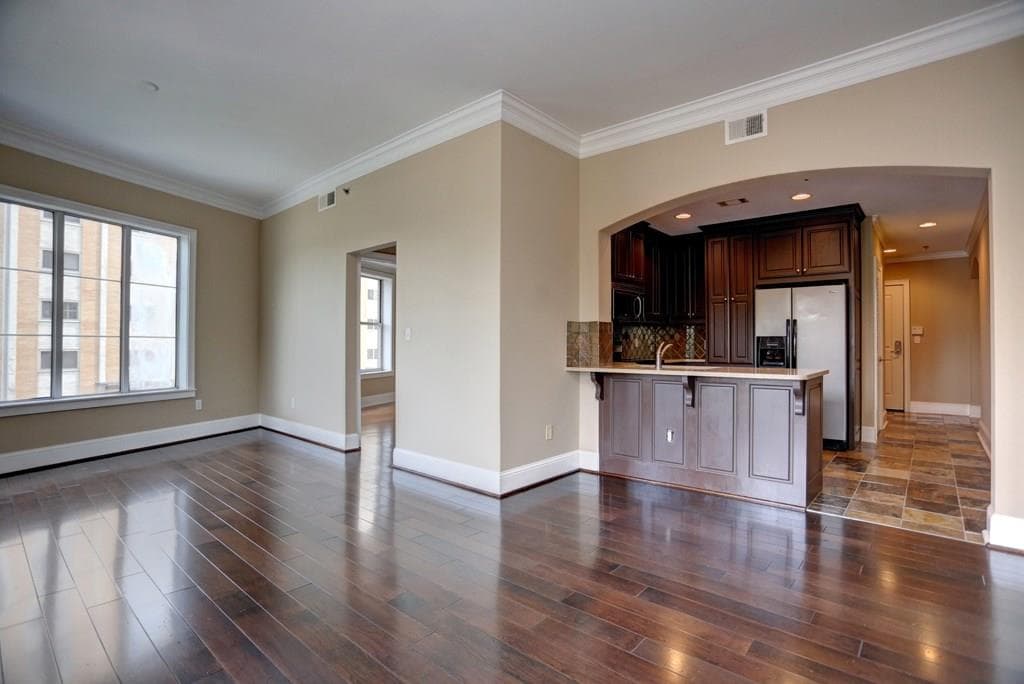 2 bedroom, 1,218 sq ft condominium sold at 2277 Peachtree Road 410, Atlanta, GA 30309