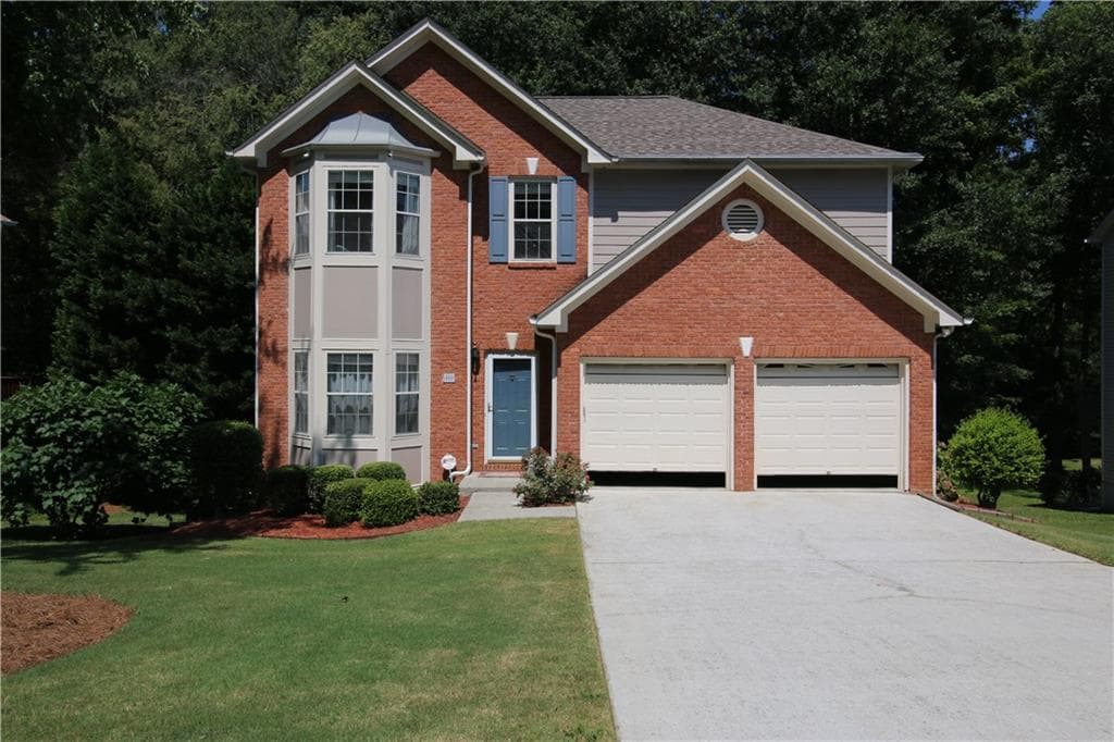 4 bedroom, 2,698 sq ft single family residence sold at 880 Walnut Creek Drive, Lilburn, GA 30047