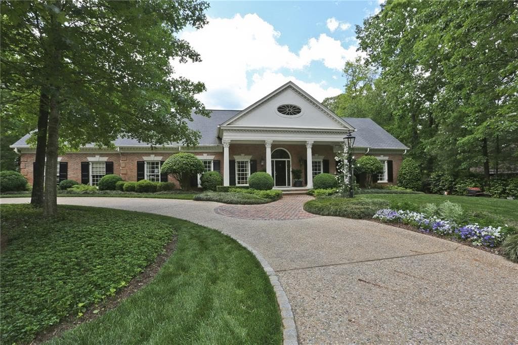 4 bedroom, 4,760 sq ft single family residence sold at 5660 Glen Errol Road, Atlanta, GA 30327