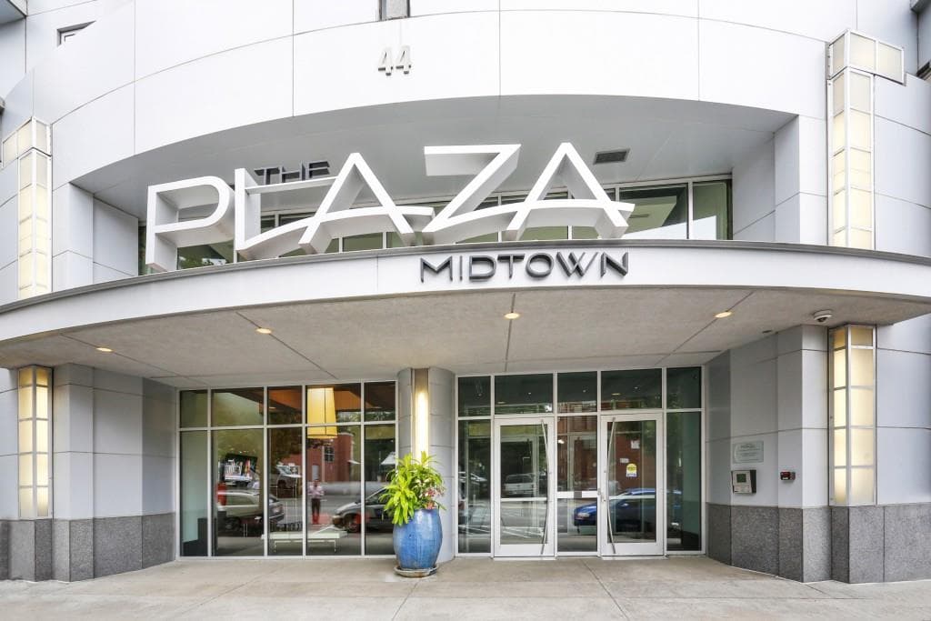 1 bedroom, 768 sq ft condominium sold at 44 Peachtree Place 1827, Atlanta, GA 30309