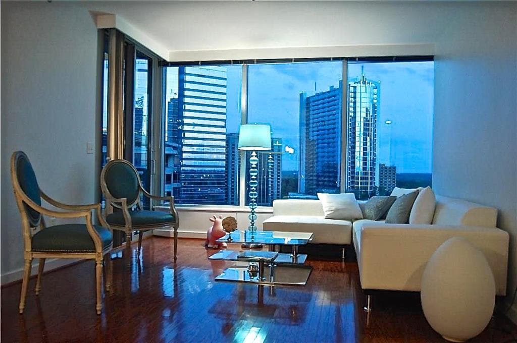 2 bedroom, 1,359 sq ft condominium sold at 3338 Peachtree Road 1808, Atlanta, GA 30326