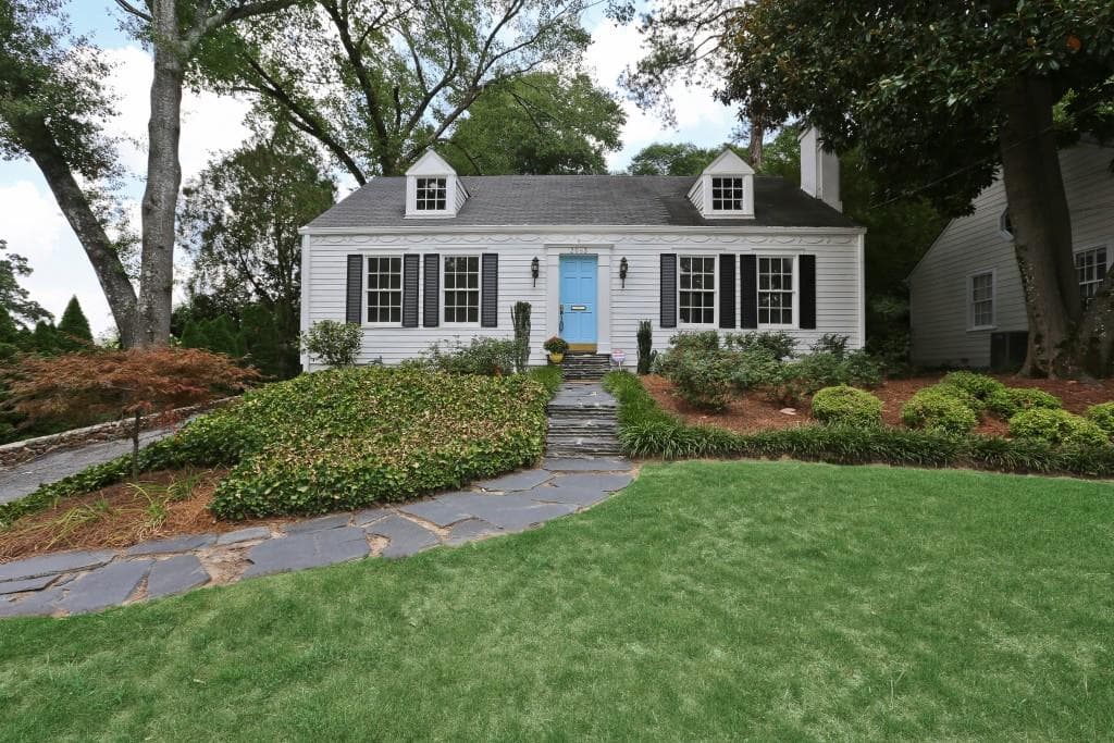 3 bedroom, 2,204 sq ft single family residence sold at 2083 Golfview Drive, Atlanta, GA 30309