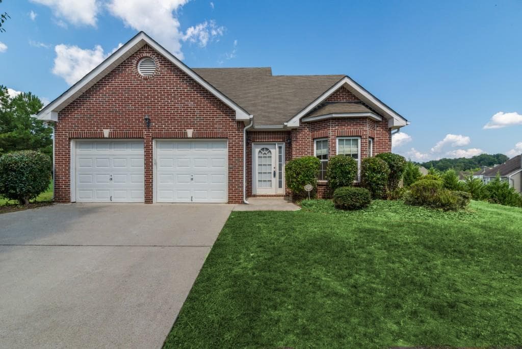 420 BLACKWOOD Lane, Suwanee, GA 30024 — most recent listing photo
